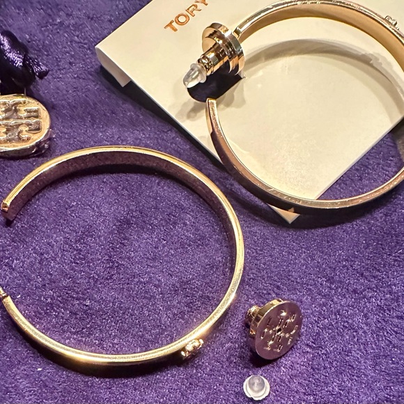 NEW Authentic Tory Burch Silver Kira Double Logo T Hoop Earrings - Picture 4 of 6